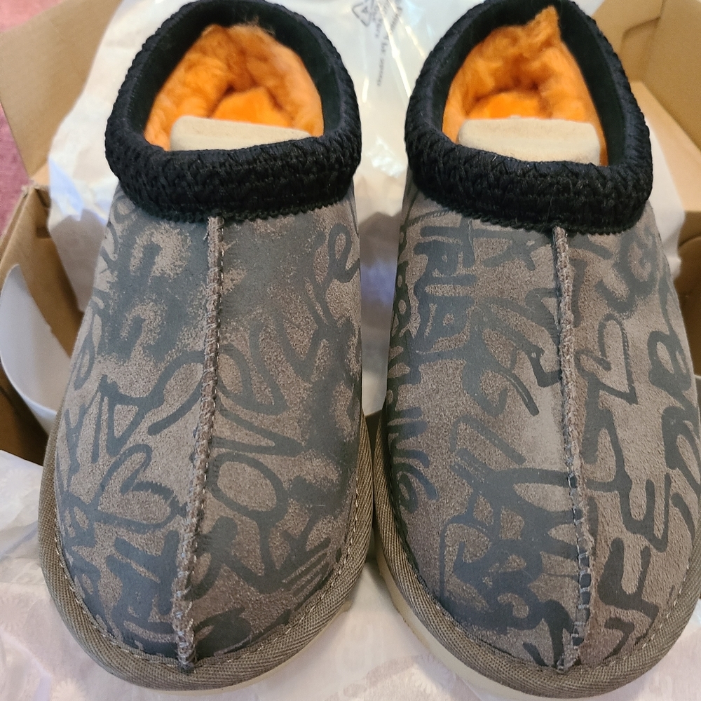 Ugg Tasman Street Graffiti Fuzzy Slippers US 6